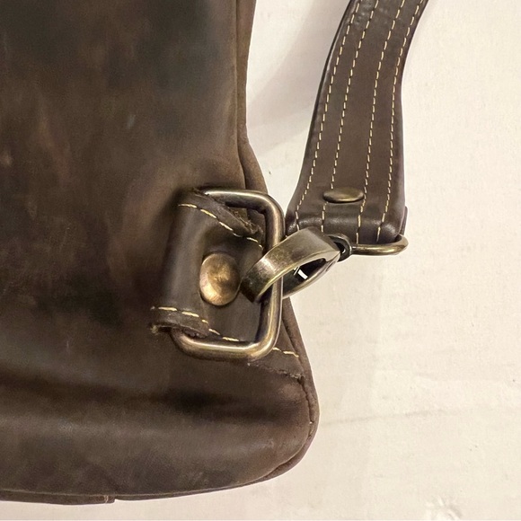 Unisex Brown Leather adjustable crossbody shoulder messenger or backpack - Picture 8 of 16